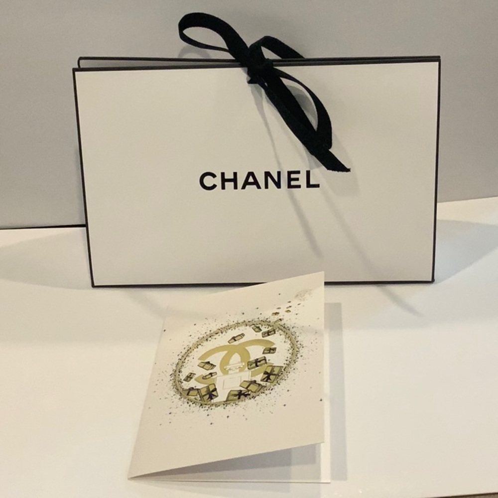 CHANEL Holiday Gift Bag with Card